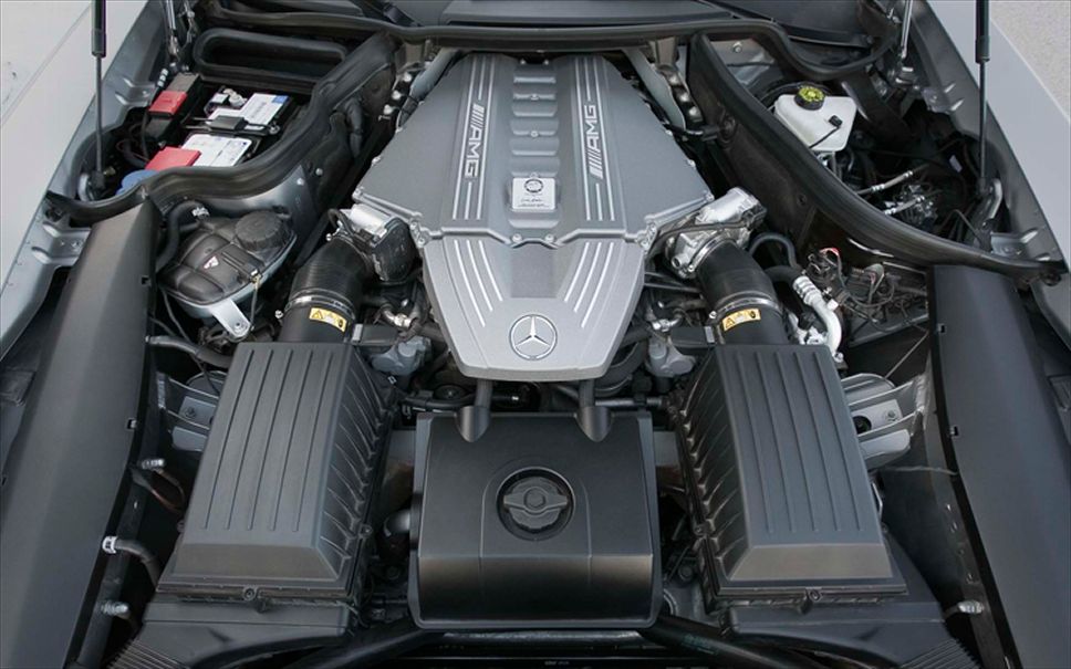 mercedes-benz-SLS-AMG-двигатель